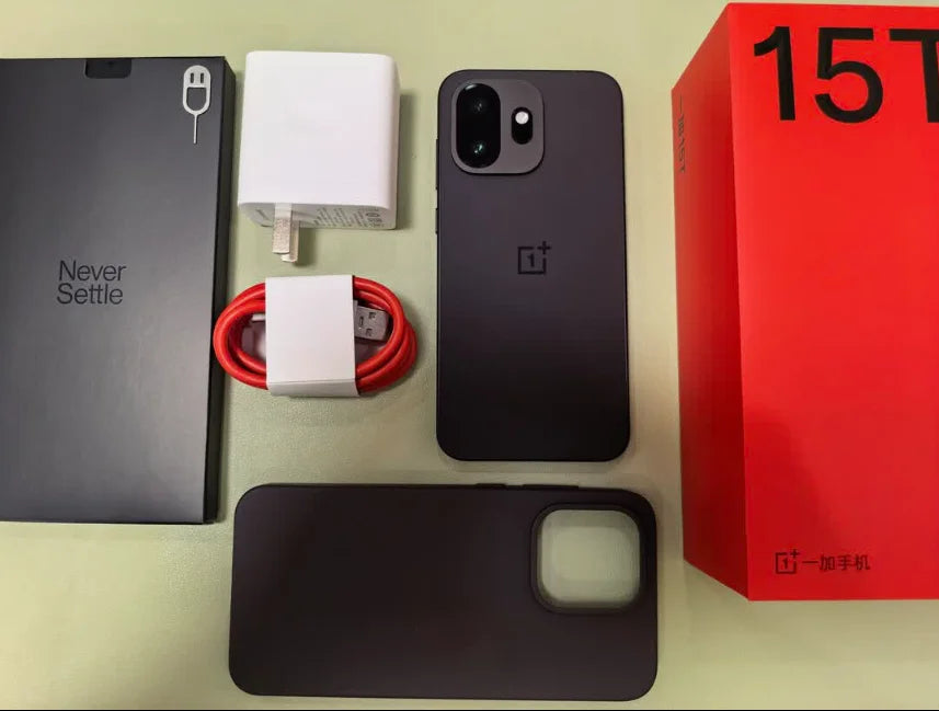 هاتف OnePlus 15T الذكي، شاشة AMOLED بحجم 6.32 بوصة وتردد 165 هرتز، معالج Snapdragon 8 Elite Gen 5، بطارية 7500 مللي أمبير.