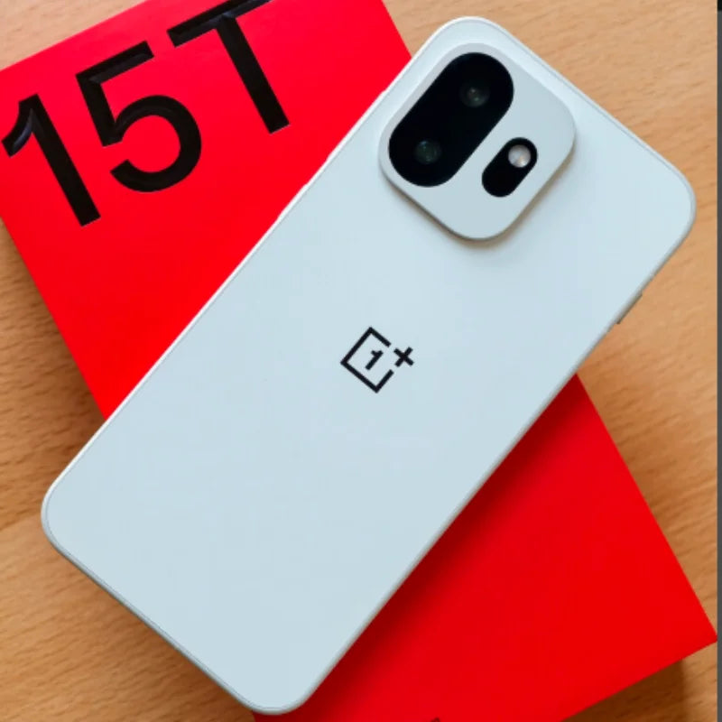 هاتف OnePlus 15T الذكي، شاشة AMOLED بحجم 6.32 بوصة وتردد 165 هرتز، معالج Snapdragon 8 Elite Gen 5، بطارية 7500 مللي أمبير.
