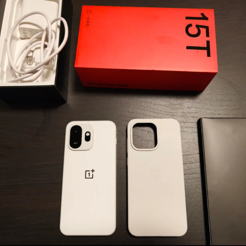 هاتف OnePlus 15T الذكي، شاشة AMOLED بحجم 6.32 بوصة وتردد 165 هرتز، معالج Snapdragon 8 Elite Gen 5، بطارية 7500 مللي أمبير.