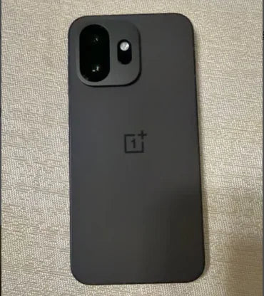 هاتف OnePlus 15T الذكي، شاشة AMOLED بحجم 6.32 بوصة وتردد 165 هرتز، معالج Snapdragon 8 Elite Gen 5، بطارية 7500 مللي أمبير.